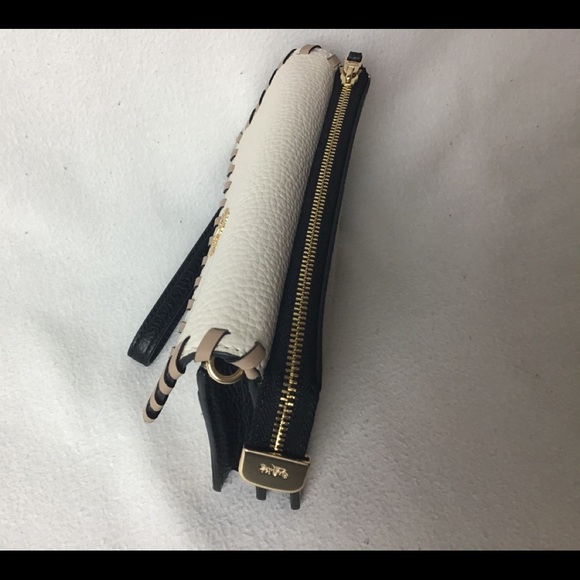 NWT Coach wristlet fit large phones plus 💯 auth. - Picture 3 of 4